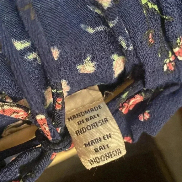 Cleobella Bell Sleeve Rose Patterned Blouse - Picture 14 of 14